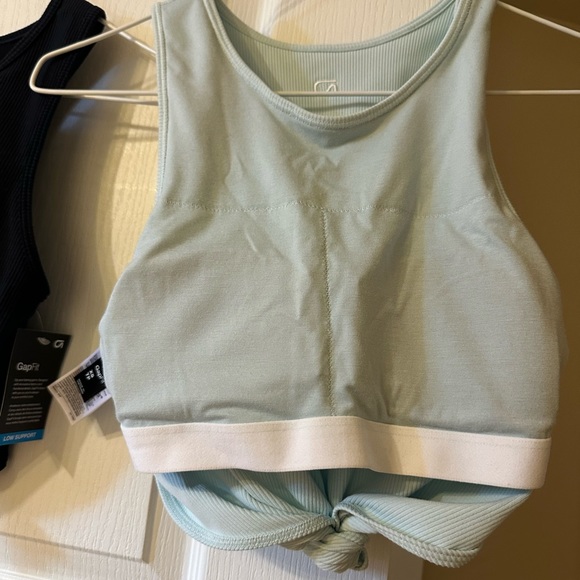 Gap athletic tops - Picture 3 of 3